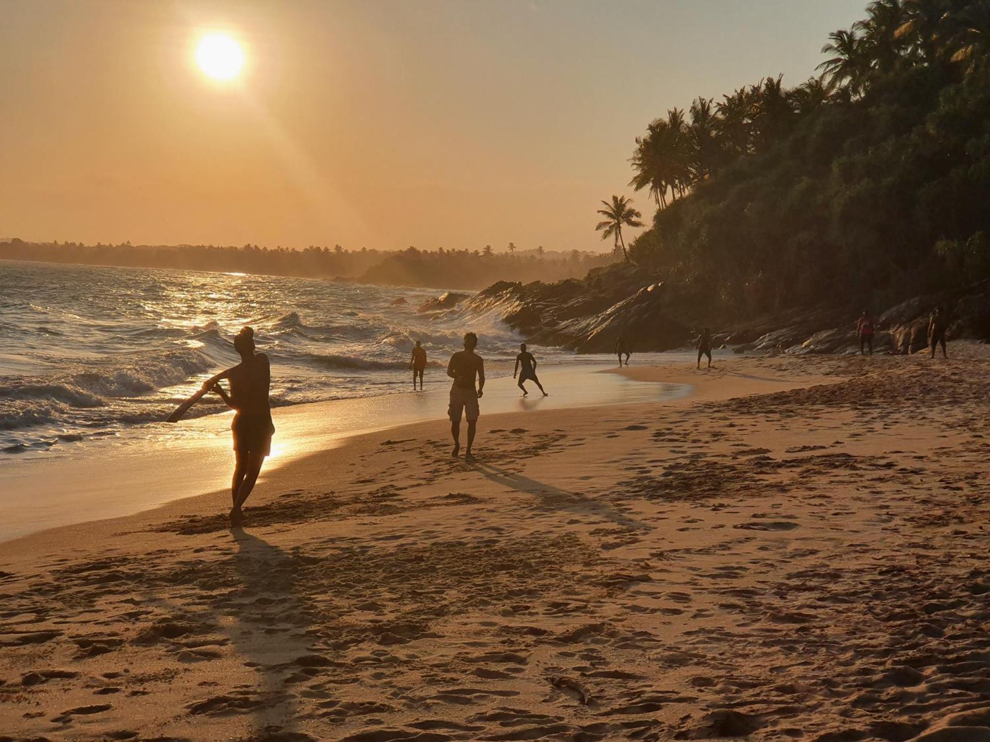 Into The Blue - Yoga Included & Walk To 3 Beaches Tangalle Extérieur photo